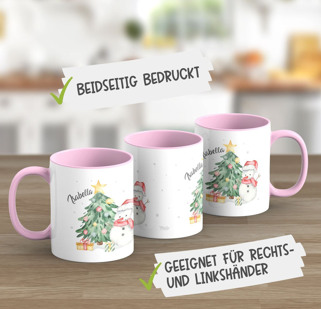 Keramik Tasse Fröhlicher Schneemann mit Weihnachtsbaum im Schnee - personalisiert mit Namen - von Mikalino