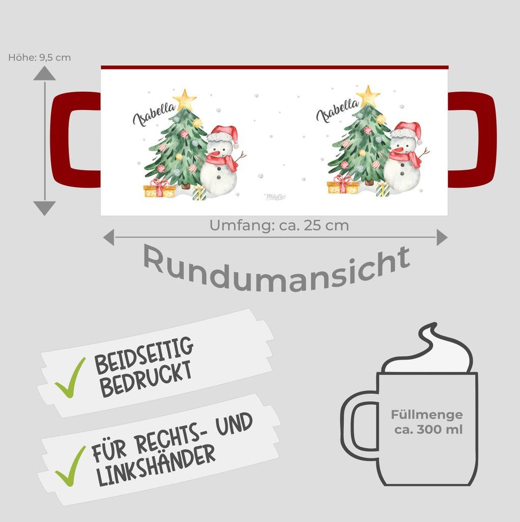 Keramik Tasse Fröhlicher Schneemann mit Weihnachtsbaum im Schnee - personalisiert mit Namen - von Mikalino