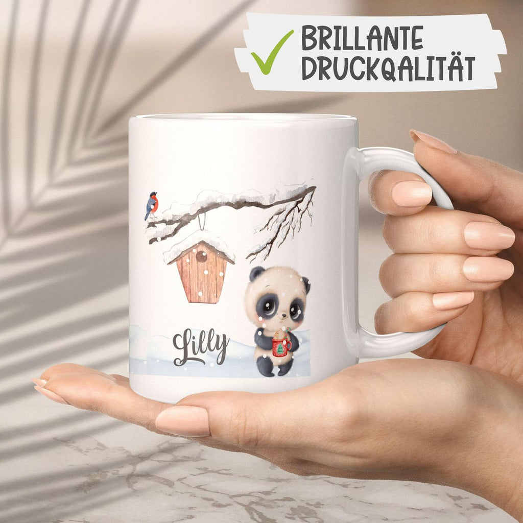 Keramik Tasse Süßer Waschbär in Schneelandschaft - personalisiert mit Namen - von Mikalino