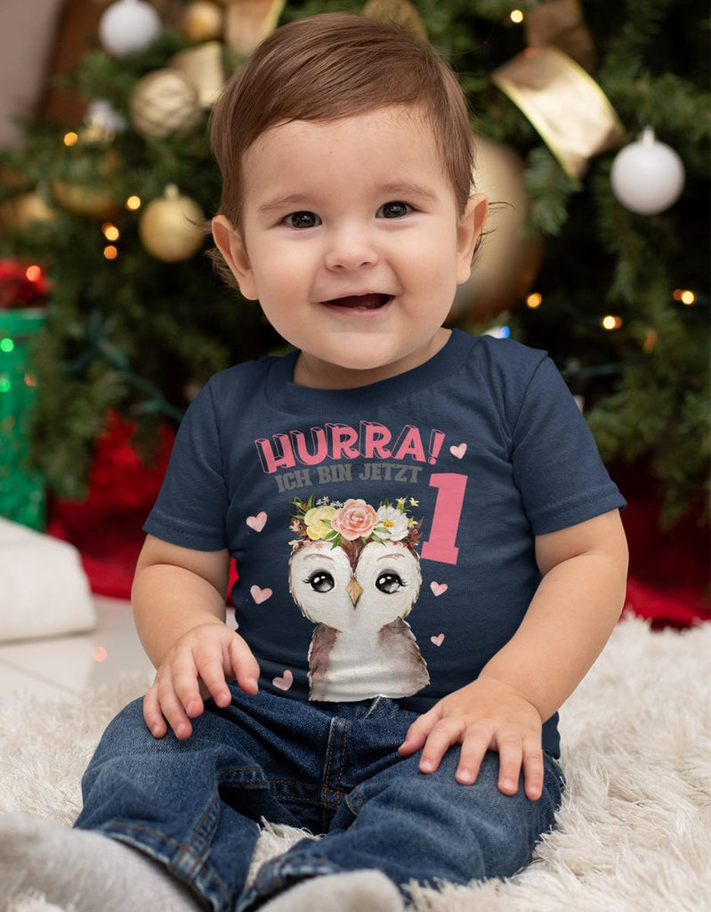 Baby / Kinder T-Shirt mit Spruch Hurra ich bin Eins 1 Süßes Motiv zum ersten Geburtstag mit einer Eule - von Mikalino