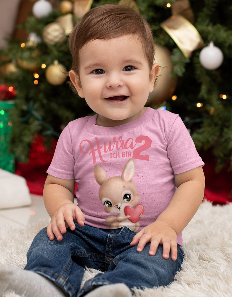 Baby / Kinder T-Shirt mit Spruch Ich bin Zwei 2 süßer Hase mit großem Herz in der Hand - von Mikalino