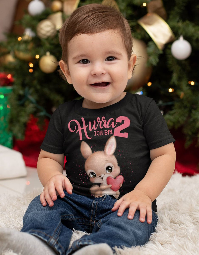 Baby / Kinder T-Shirt mit Spruch Ich bin Zwei 2 süßer Hase mit großem Herz in der Hand - von Mikalino