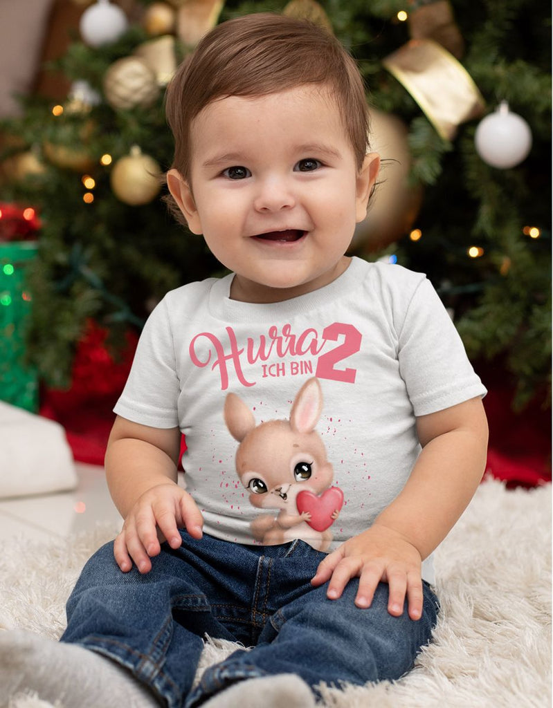 Baby / Kinder T-Shirt mit Spruch Ich bin Zwei 2 süßer Hase mit großem Herz in der Hand - von Mikalino