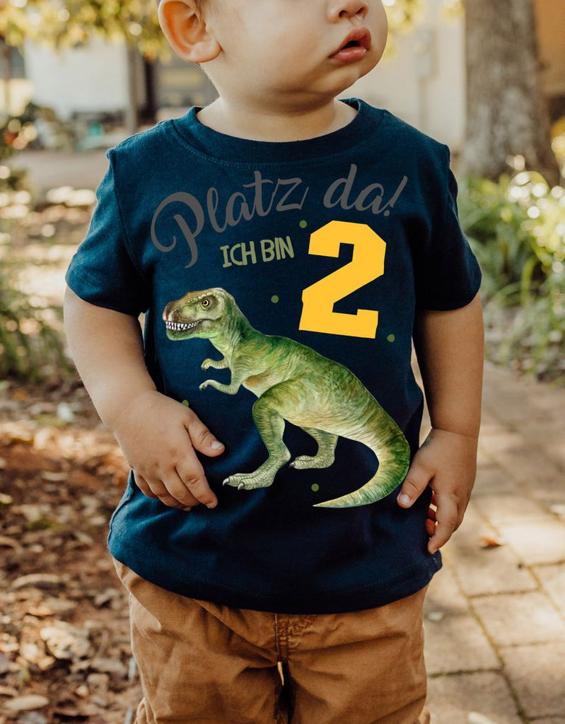 Baby / Kinder T-Shirt mit Spruch Platz Da ich bin Zwei 2 Dinosaurier T-Rex - von Mikalino