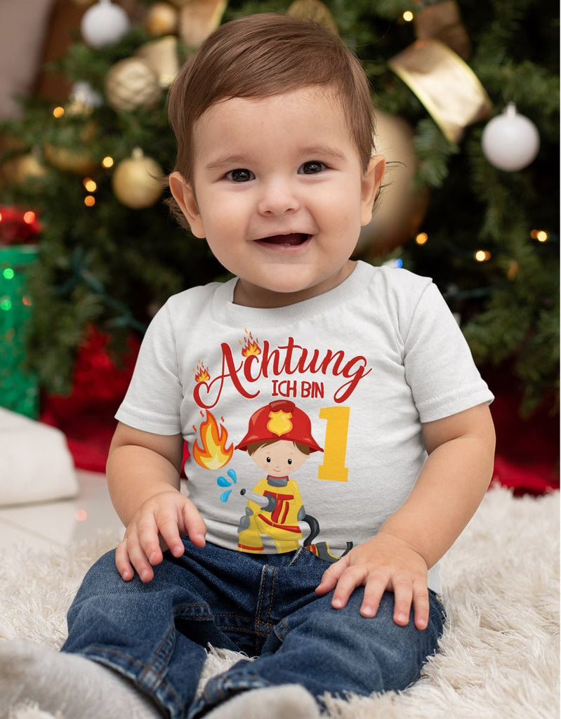 Baby / Kinder T-Shirt mit Spruch Achtung ich bin 1 Eins Feuerwehr - von Mikalino