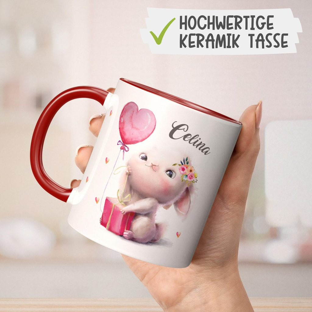 Keramik Tasse Süßer kleiner Hase mit Geschenk und Luftballon mit Wunschname - von Mikalino