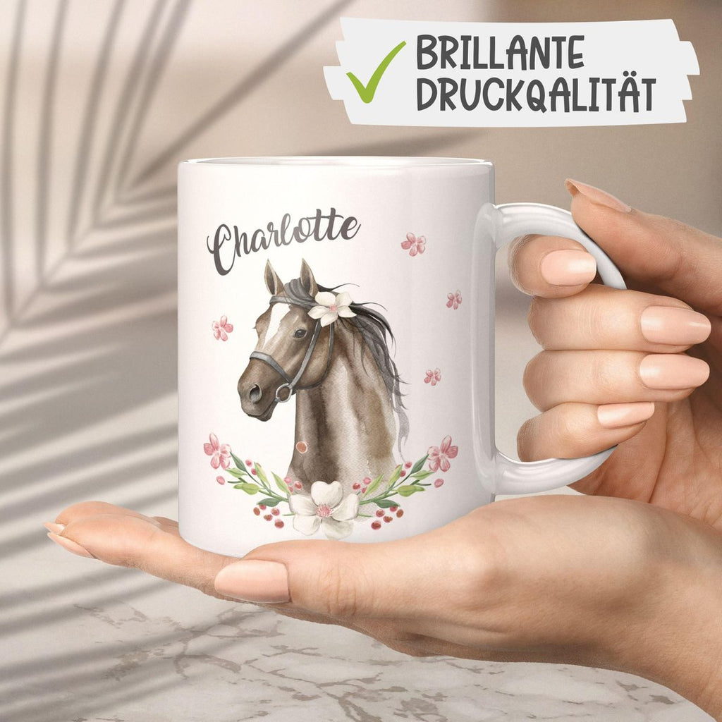 Keramik Tasse Schwarzes Pferd mit Blumenranke und Wunschname - von Mikalino