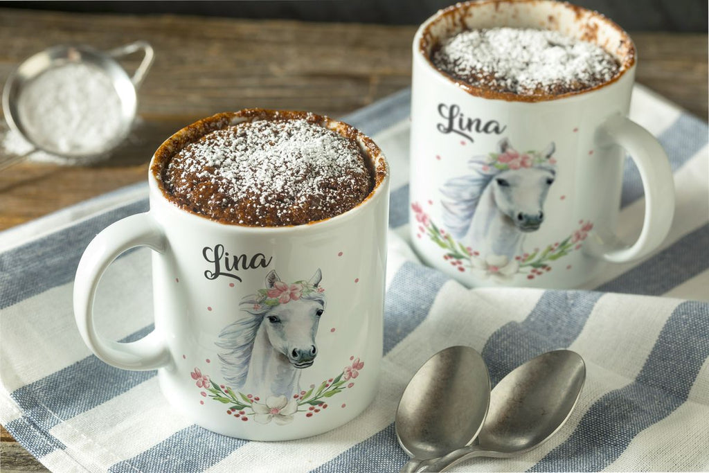 Keramik Tasse Weißes Pferd mit Blumenranke und Wunschname - von Mikalino